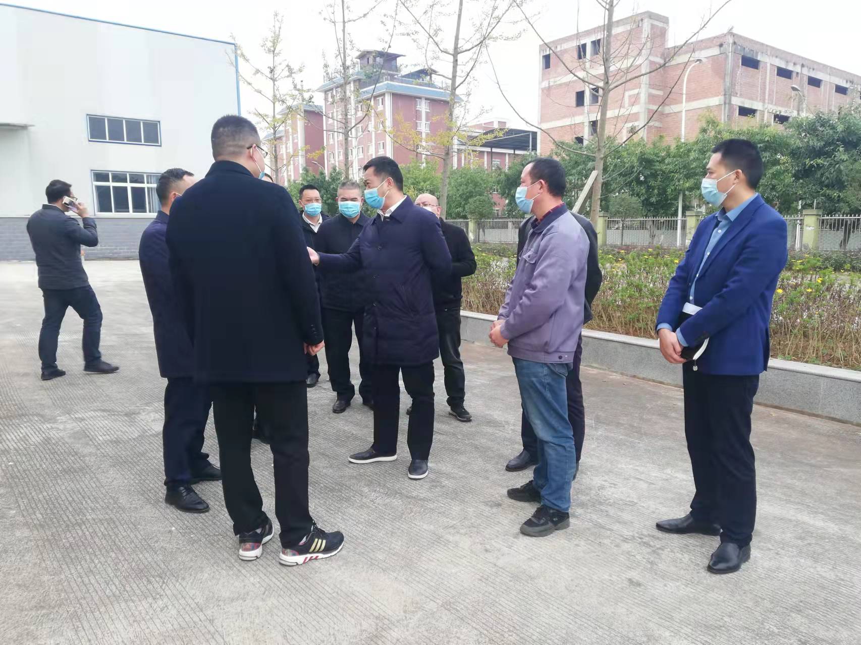 南充市副市长张斌、县委副县长许尔富等领导一行